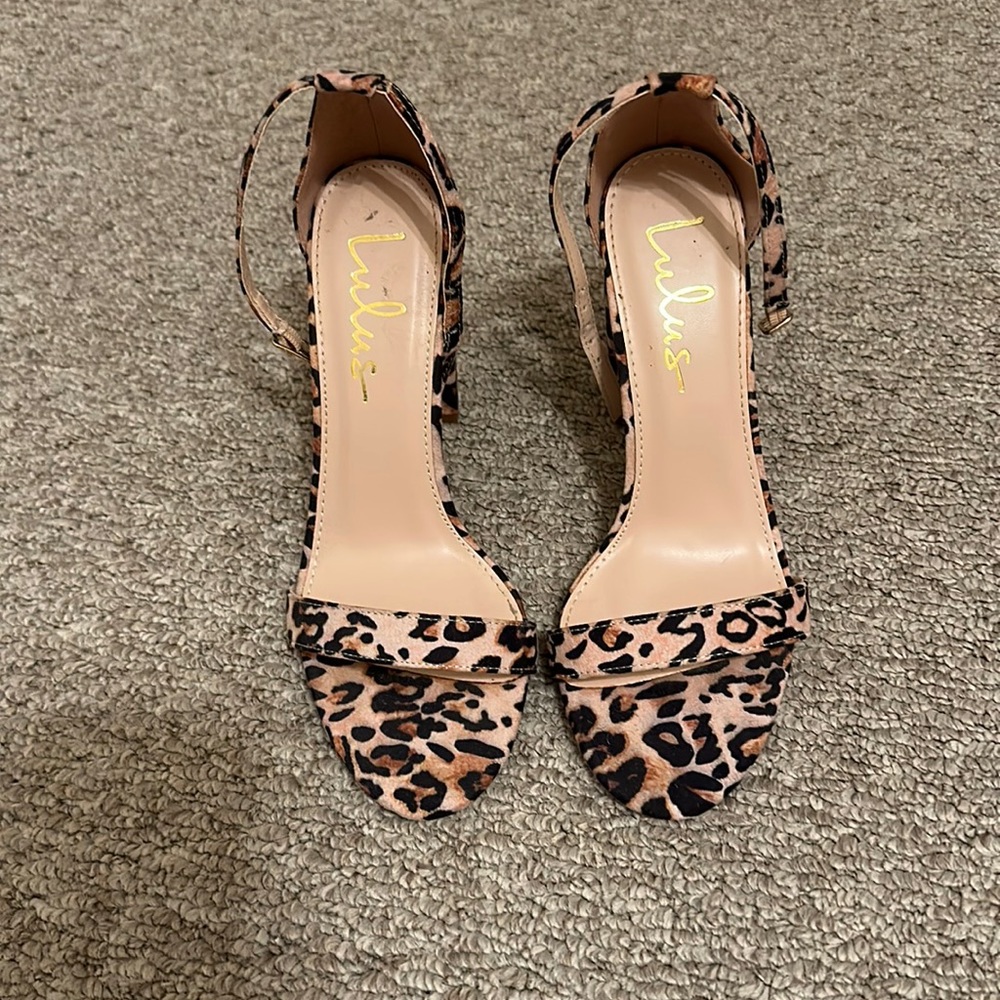 Lulus open toe leopard print heels